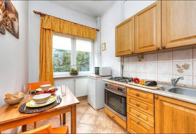استودیوی استاندارد, P&o Apartments Plac Zbawiciela