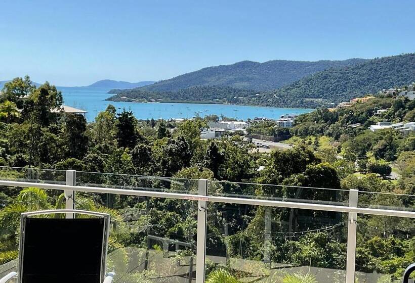 2 Bedroom Apartment with Views, Airlie Summit Apartments