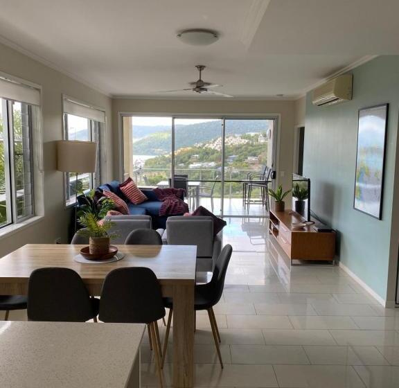 2 Bedroom Apartment with Views, Airlie Summit Apartments