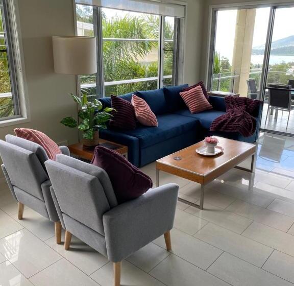 2 Bedroom Apartment with Views, Airlie Summit Apartments