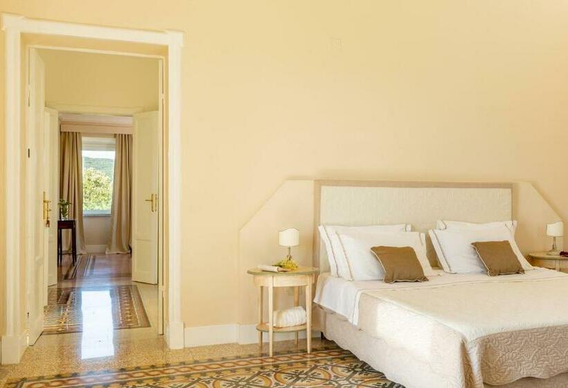 اتاق پریمیوم چهارنفره, Villa Moris
