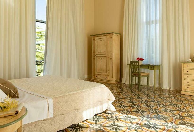 اتاق پریمیوم چهارنفره, Villa Moris