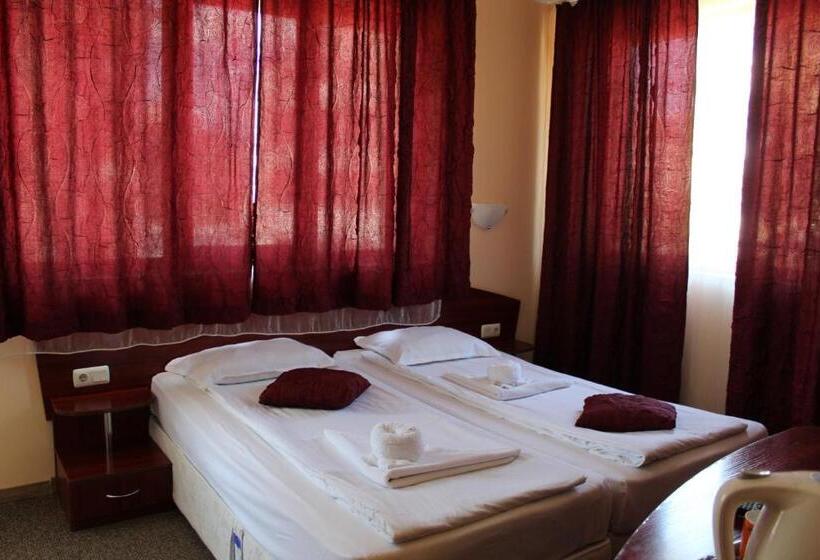 اتاق کلاسیک سه تخته, Guest House Bordo