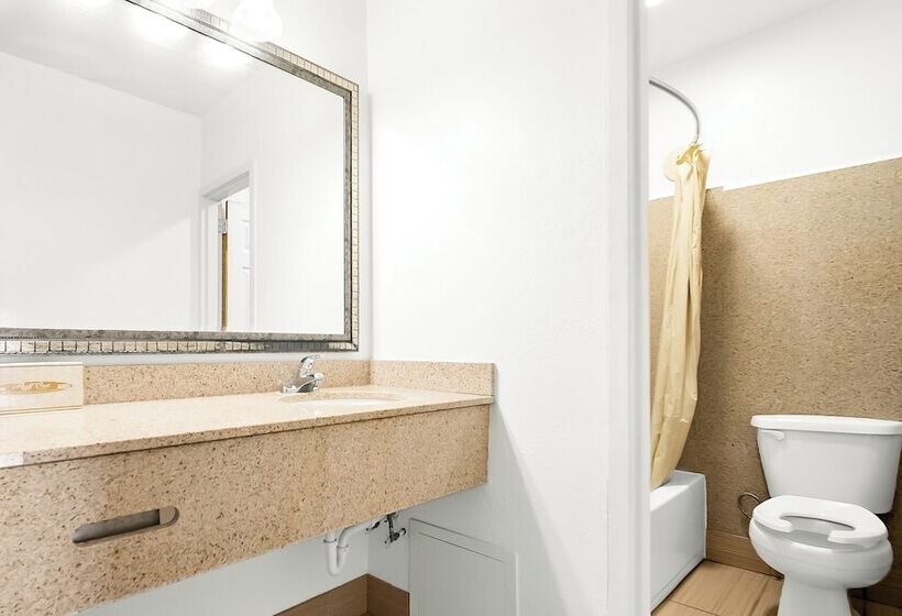 اتاق استاندارد یک نفره, Capitol Inn And Suites