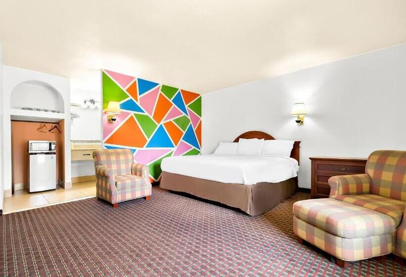 سوئیت با وان آب گرم, Capitol Inn And Suites