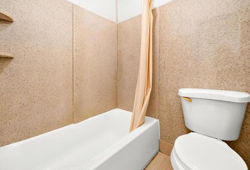 سوئیت با وان آب گرم, Capitol Inn And Suites
