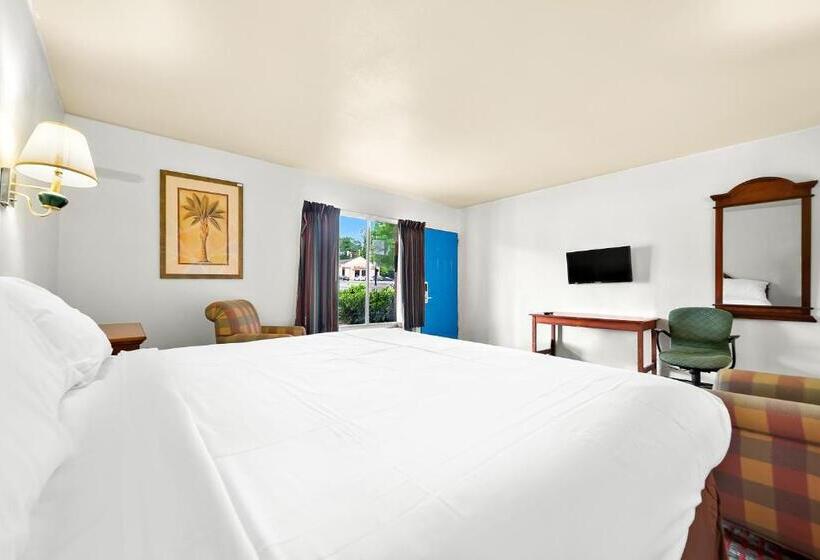 اتاق استاندارد با تخت بزرگ, Capitol Inn And Suites