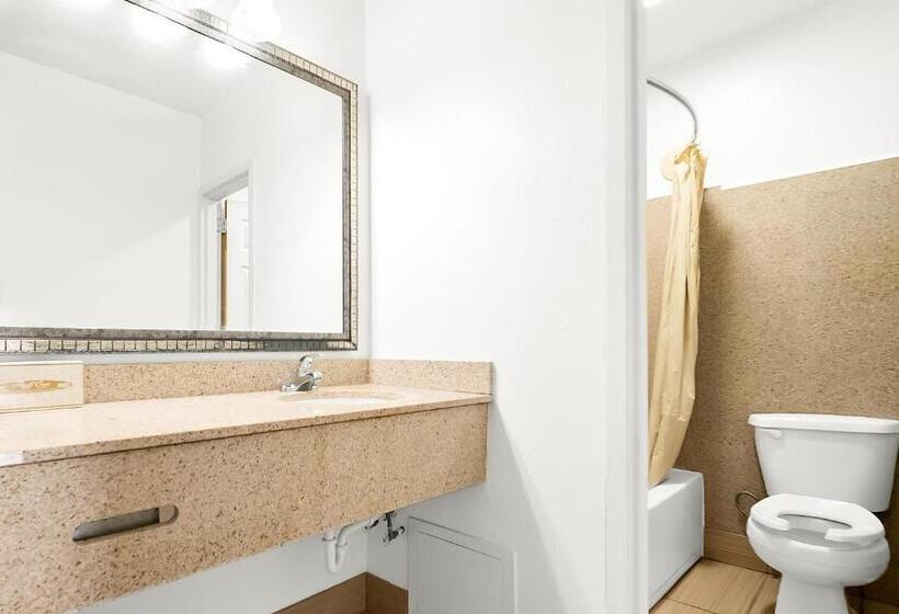 اتاق استاندارد یک نفره, Capitol Inn And Suites