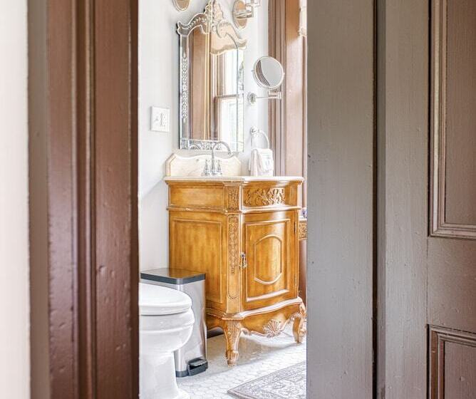 سوییت, Galena Inn Formerly Victorian Mansion