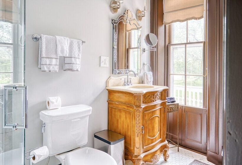 سوییت, Galena Inn Formerly Victorian Mansion