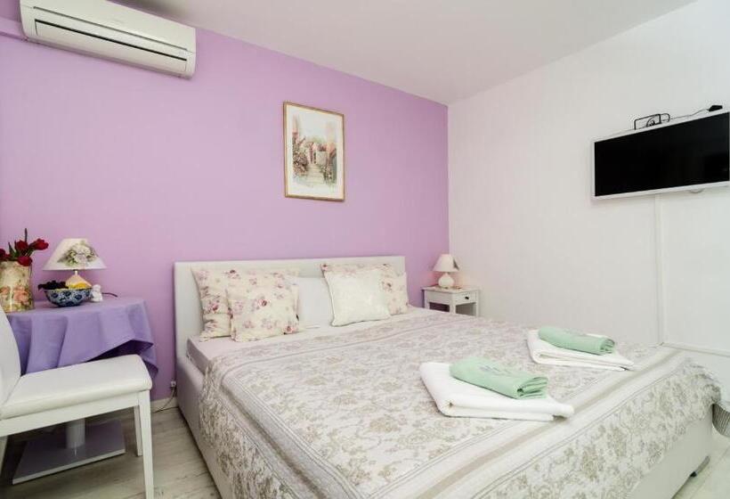 اتاق استاندارد سه نفره, Guest House Cuk