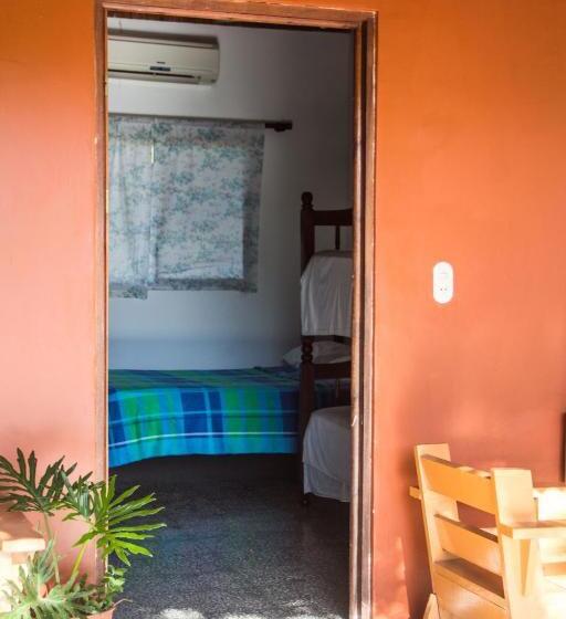 اتاق استاندارد چهار تخته, Tsunami Hostel