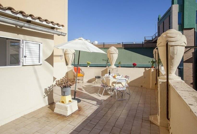 1 Bedroom Penthouse Apartment, Atico De Lujo Plaza Ayuntamiento Pet Friendly