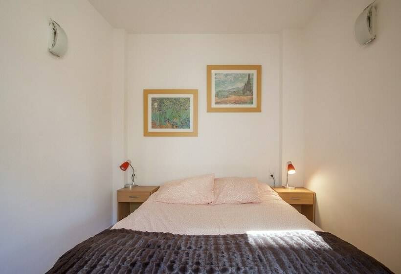 1 Bedroom Penthouse Apartment, Atico De Lujo Plaza Ayuntamiento Pet Friendly