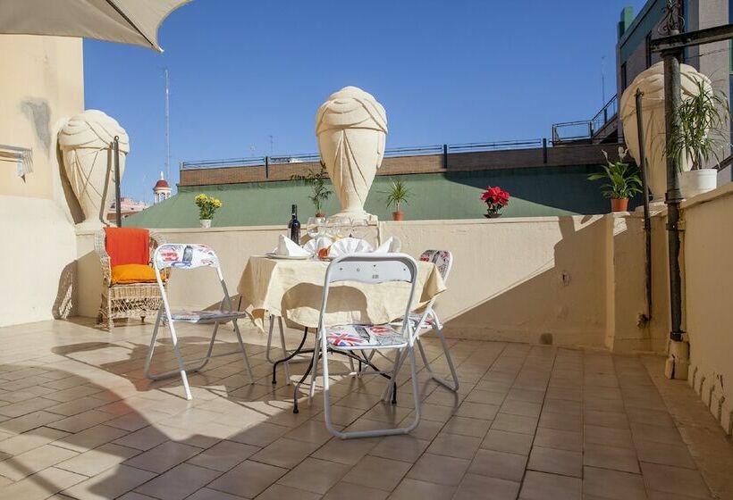 1 Bedroom Penthouse Apartment, Atico De Lujo Plaza Ayuntamiento Pet Friendly