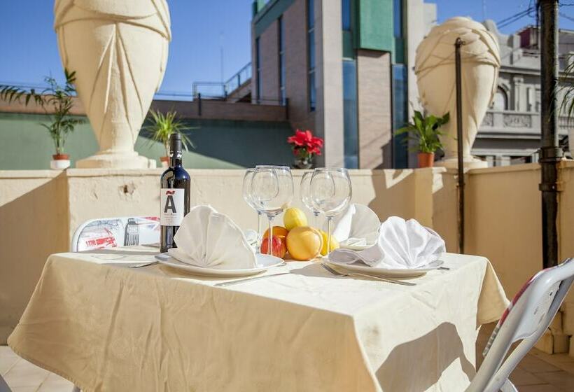 1 Bedroom Penthouse Apartment, Atico De Lujo Plaza Ayuntamiento Pet Friendly