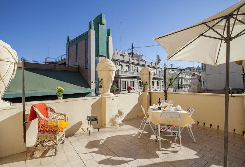 1 Bedroom Penthouse Apartment, Atico De Lujo Plaza Ayuntamiento Pet Friendly