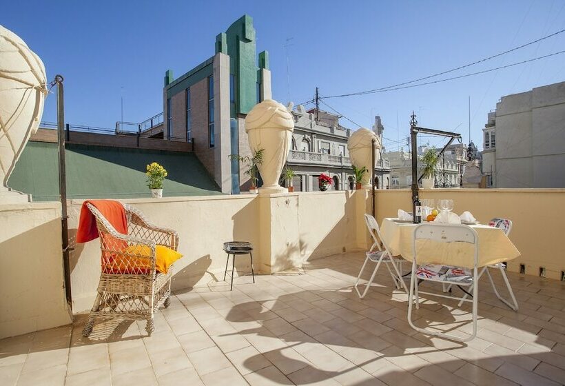 1 Bedroom Penthouse Apartment, Atico De Lujo Plaza Ayuntamiento Pet Friendly