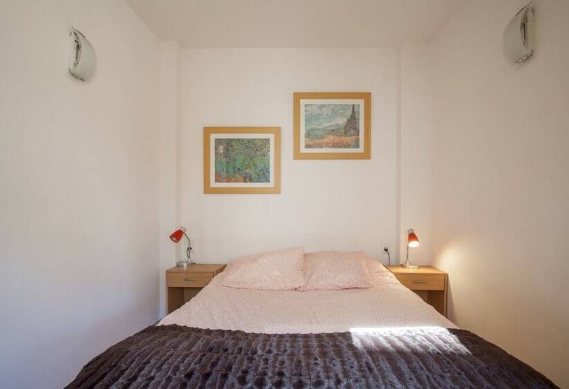 1 Bedroom Penthouse Apartment, Atico De Lujo Plaza Ayuntamiento Pet Friendly