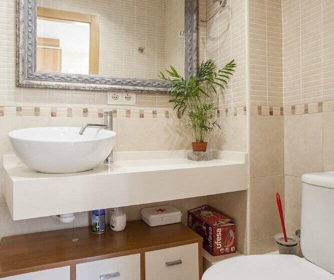 1 Bedroom Penthouse Apartment, Atico De Lujo Plaza Ayuntamiento Pet Friendly