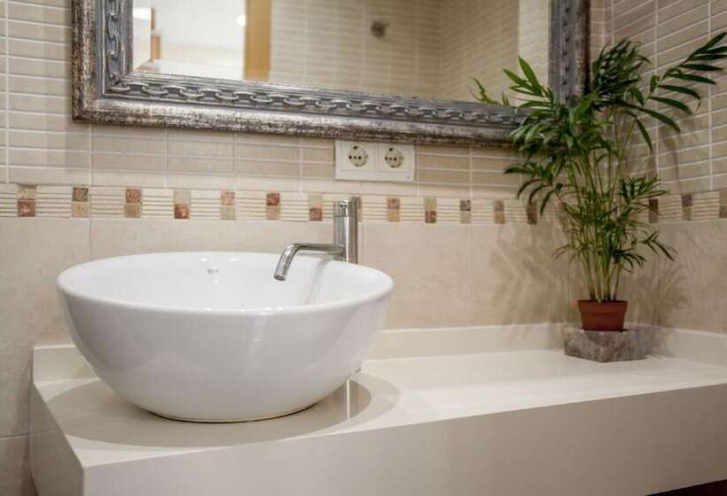 1 Bedroom Penthouse Apartment, Atico De Lujo Plaza Ayuntamiento Pet Friendly