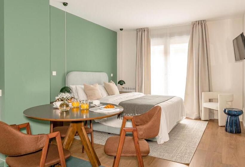 استودیوی استاندارد, Home Art Apartments Salamanca