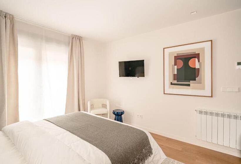 Standard Studio, Home Art Apartments Salamanca