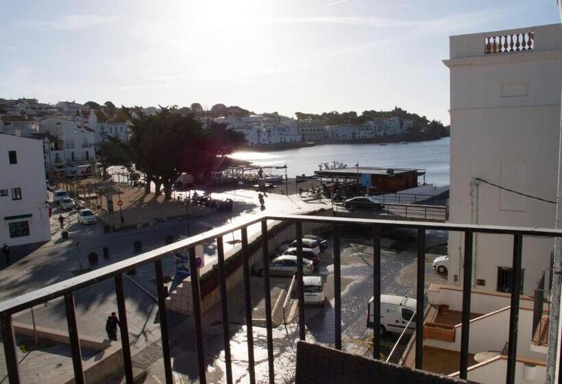 オーシャンビューデラックスルームバルコニー付き, Hostal Marina Cadaques