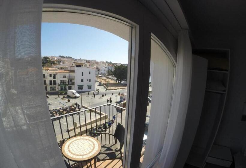 オーシャンビューデラックスルームバルコニー付き, Hostal Marina Cadaques