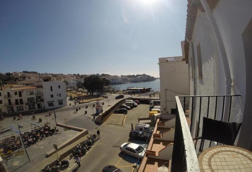 オーシャンビューデラックスルームバルコニー付き, Hostal Marina Cadaques