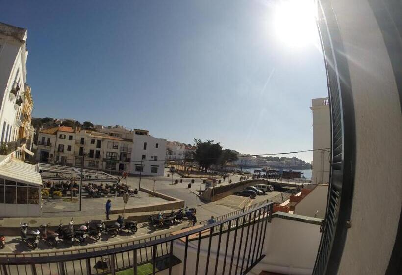 اتاق استاندارد با تراس, Hostal Marina Cadaques