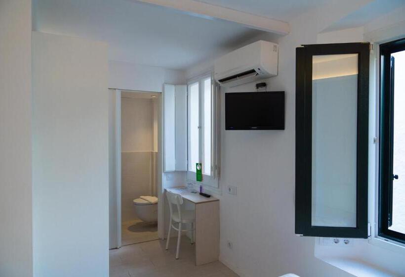 スタンダードルーム, Hostal Marina Cadaques