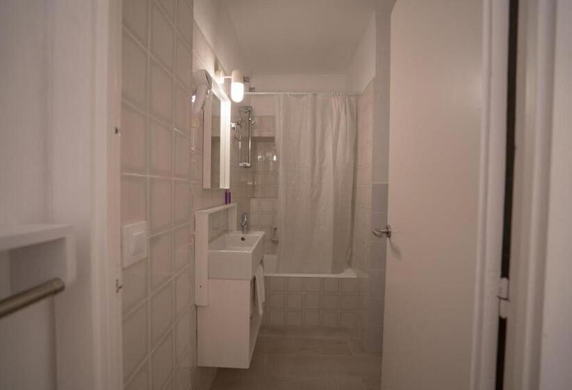 スタンダードルーム, Hostal Marina Cadaques