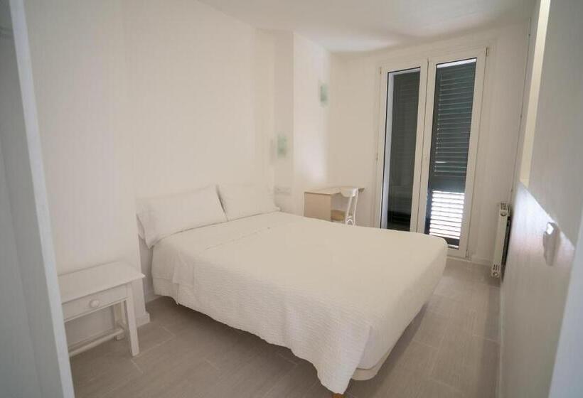 サイドシービューファミリールーム, Hostal Marina Cadaques