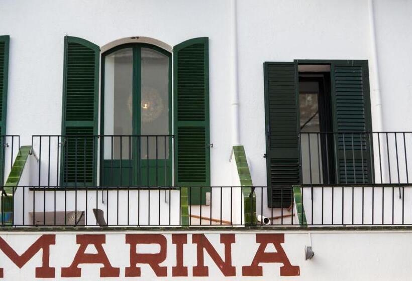 サイドシービューファミリールーム, Hostal Marina Cadaques