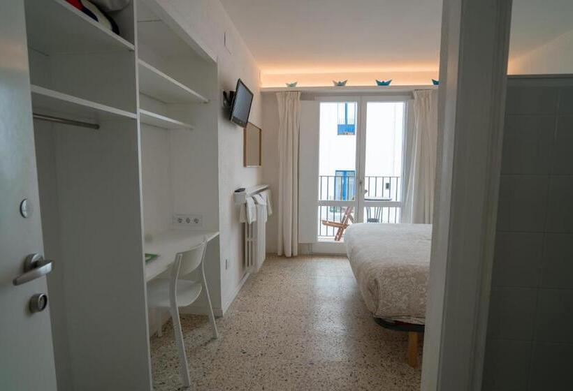 Habitación Estándar con Balcón, Hostal Marina Cadaques