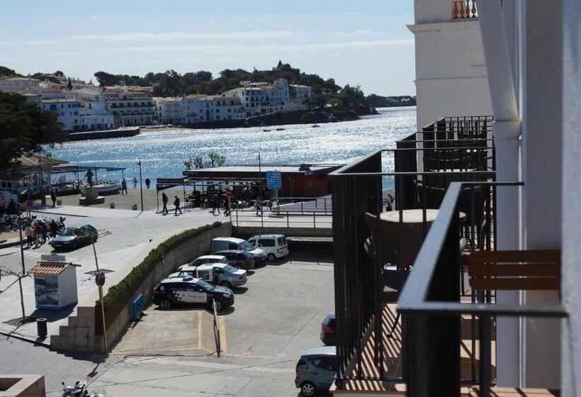 サイドオーシャンビュースタンダードルーム, Hostal Marina Cadaques