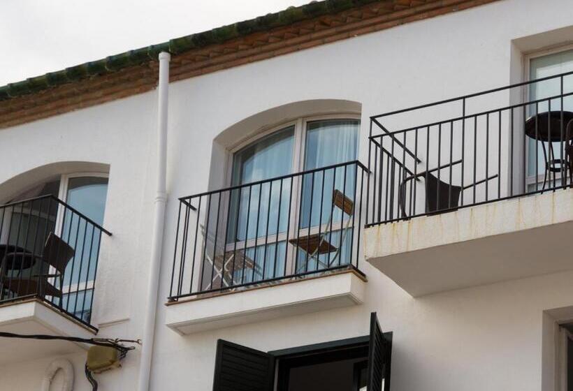 サイドオーシャンビュースタンダードルーム, Hostal Marina Cadaques