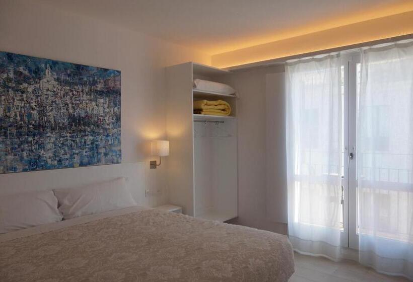 サイドオーシャンビュースタンダードルーム, Hostal Marina Cadaques