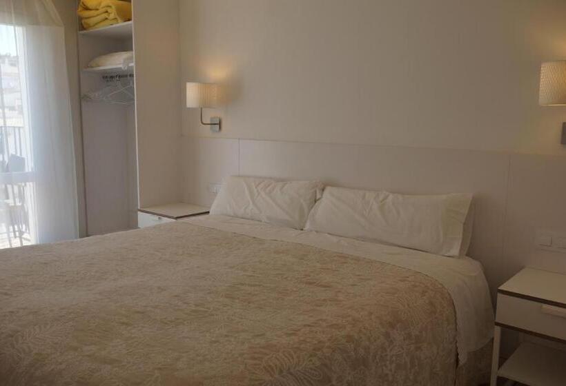 サイドオーシャンビュースタンダードルーム, Hostal Marina Cadaques