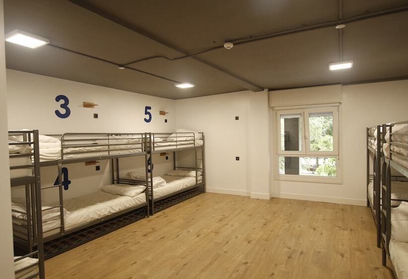 تختخواب در اتاق مشترک, Bilbao Metropolitan Hostel By Bossh S