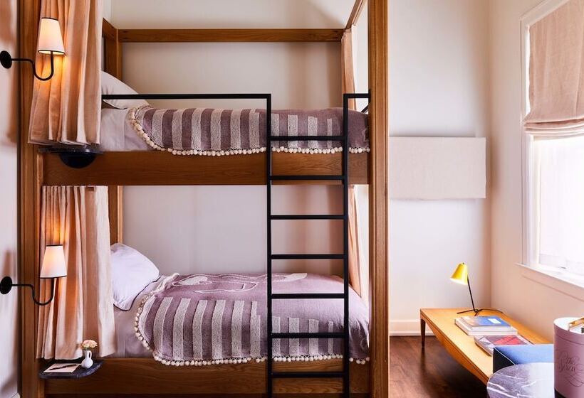 اتاق استاندارد, The Siren Hotel, An Ash