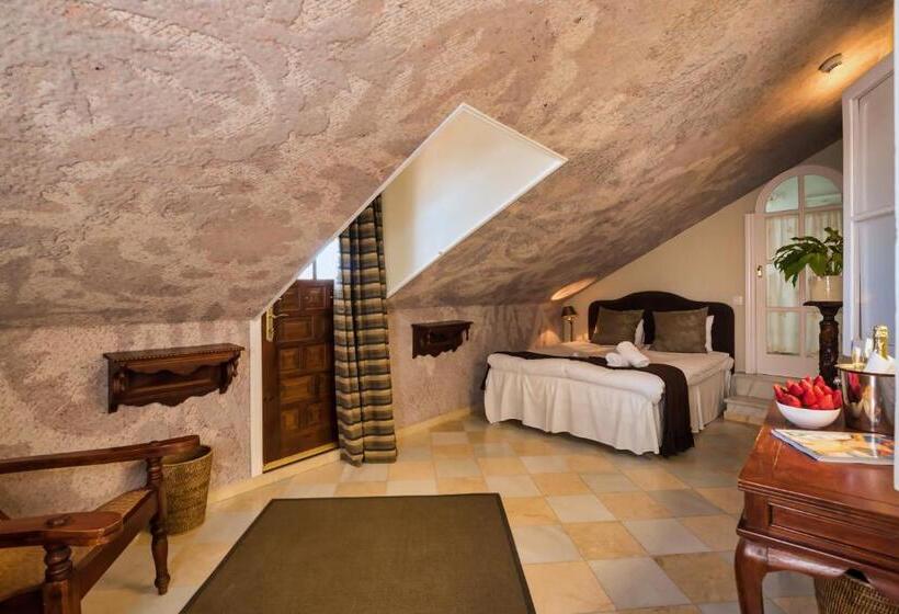 اتاق استاندارد, The Town House  Adults Only