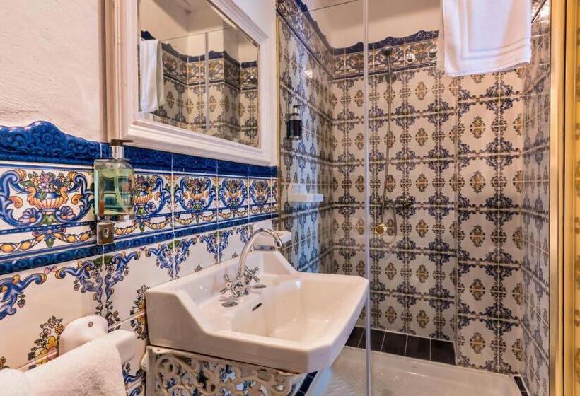 اتاق استاندارد, The Town House  Adults Only