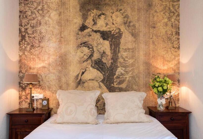 اتاق استاندارد, The Town House  Adults Only