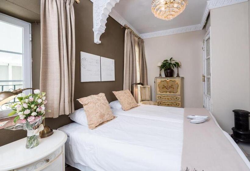 اتاق استاندارد, The Town House  Adults Only