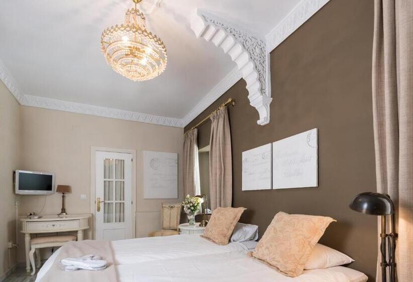 اتاق استاندارد, The Town House  Adults Only