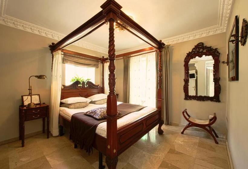 اتاق استاندارد, The Town House  Adults Only