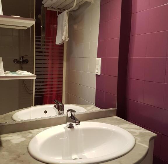 اتاق استاندارد سه نفره, Du Centre