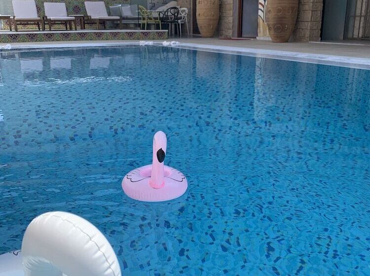 سوییت, Leda Suites